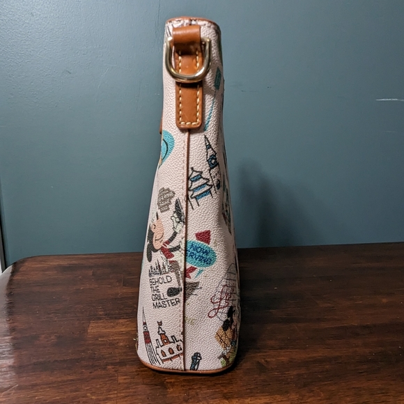 Dooney & Bourke Disney EPCOT 2022 Food and Wine Festival Crossbody bag - Picture 4 of 13